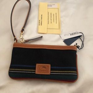Dooney & Bourke Black Tartan & Brown Leather Trim ZA Wristlet NWT